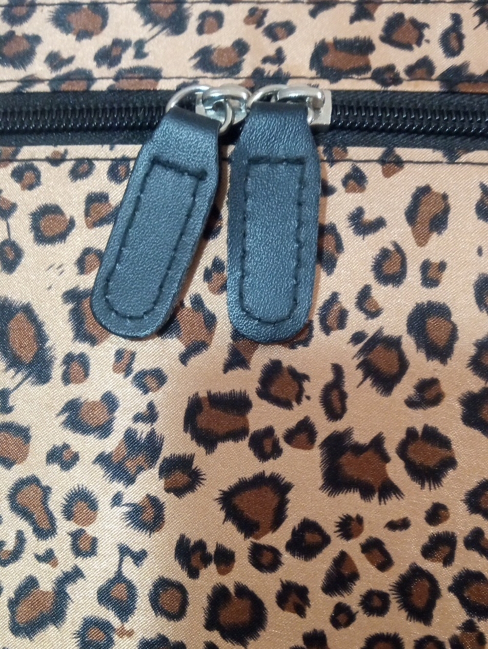 LEOPARD PRINT CABOODLE - Picture 4 of 13